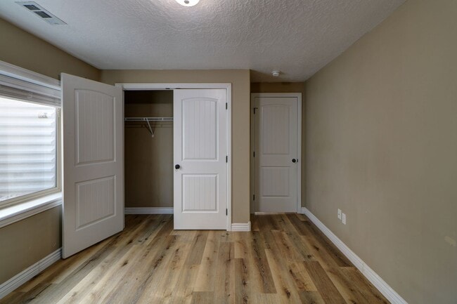 Building Photo - Traverse Mountain Pet Friendly Home.