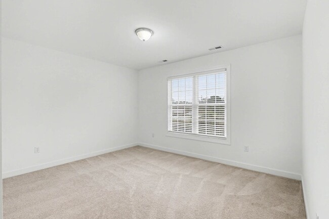 Building Photo - 4-bedroom, 2.5 bath with wooded view!