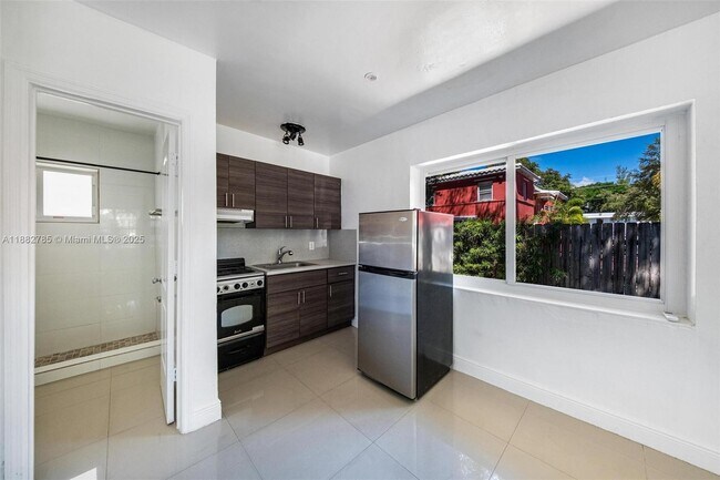 Building Photo - 551 NE 61st St