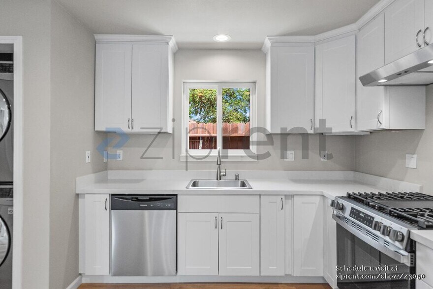 Building Photo - 1715 96th Ave