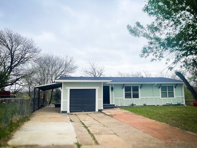 Building Photo - 722 E Strong Pkwy