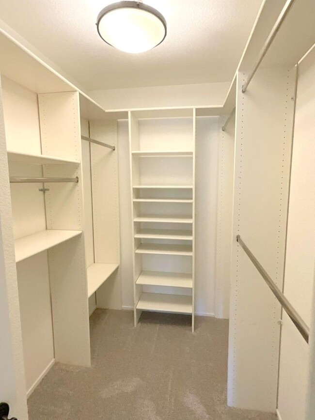 Building Photo - Wonderful Townhome In Walnut Creek Near He...