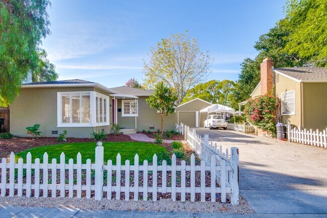 Building Photo - Wow! What a Great Home! Available Soon!