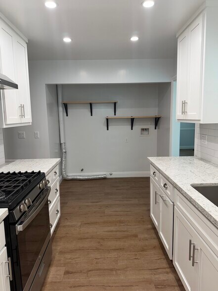 Laundry area - 140 N Alta Vista Ave