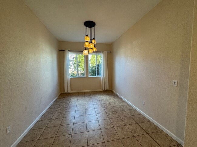 Building Photo - 4 Bedroom, 3 car garage- Foothills at Wingfield Springs. Pets welcome!