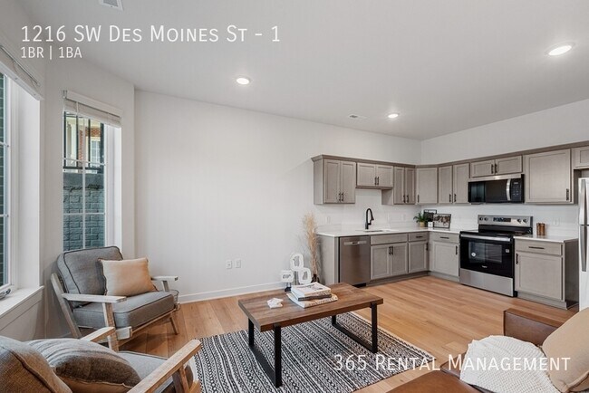 Building Photo - 1216 SW Des Moines St