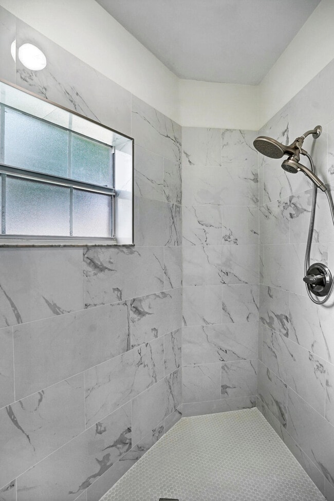 Building Photo - 6513 Via Regina