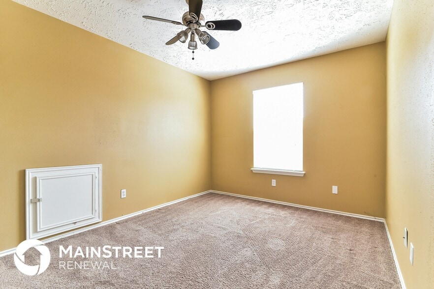 Building Photo - 14815 Oak Pines Dr