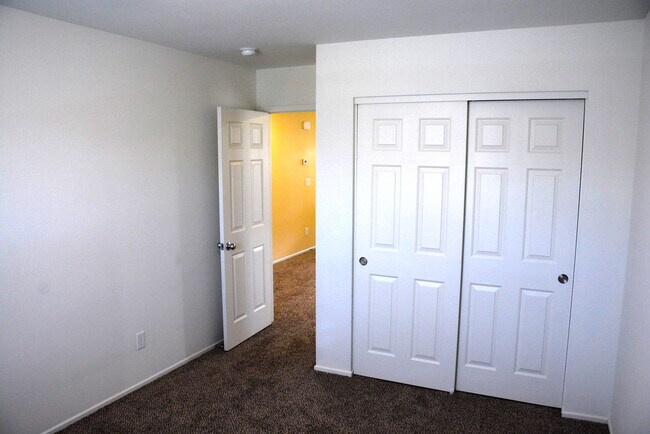 Building Photo - Impeccable Home in a Cul-de-Sac with Great Curb Appeal!