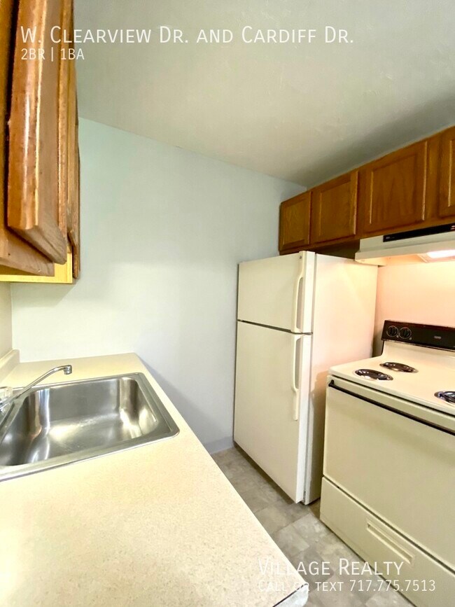 Building Photo - 51 W Clearview Dr