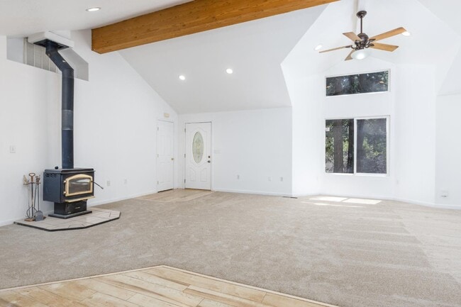 Building Photo - 6885 Kings Row Dr