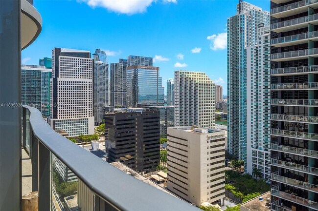 Building Photo - 1000 Brickell Plaza