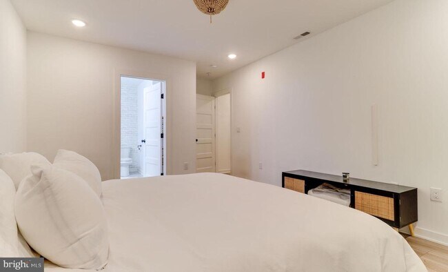 Building Photo - 1206 N Orianna St