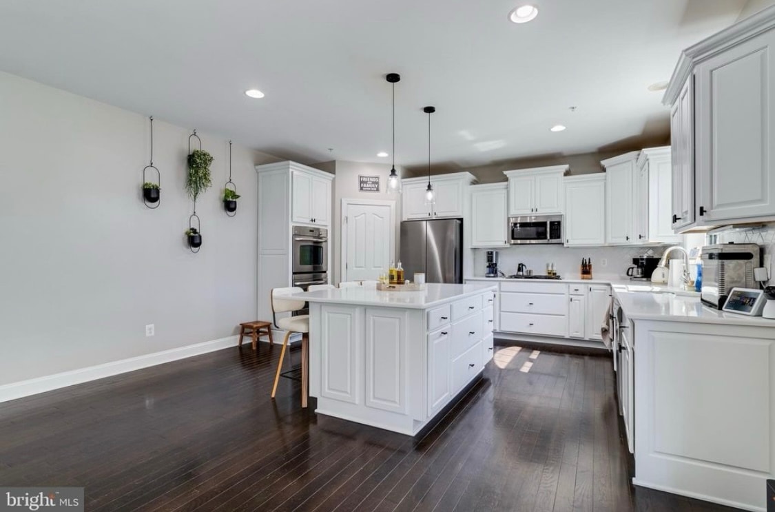 Building Photo - 46841 Shelton Dr