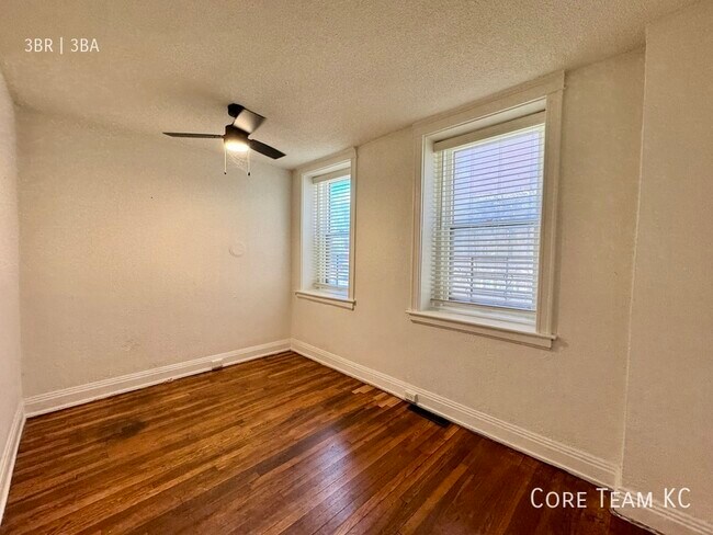 Building Photo - 1413 W 39th St