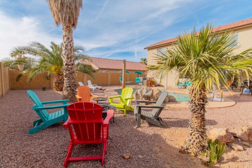 Building Photo - 1387 E 10th Pl