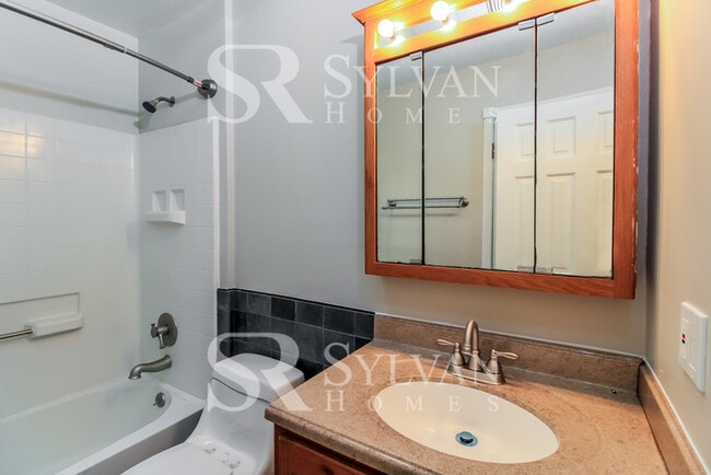 Building Photo - Gorgeous 3BR 2BA home with nice curb appeal