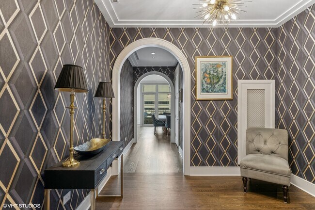 Building Photo - 118 E Erie St