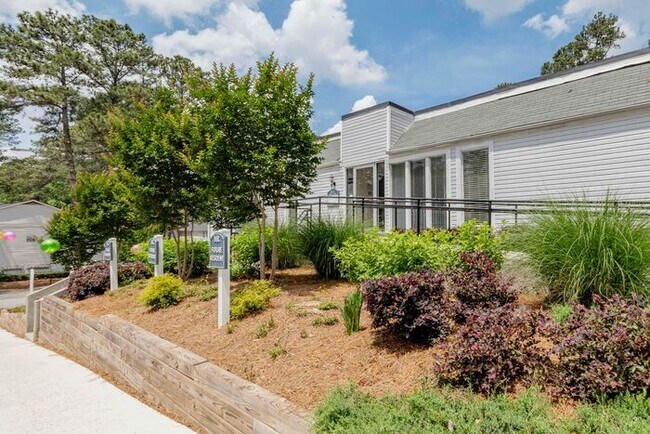 Building Photo - Affordable Living 20 Minutes from Everything Atlanta -2 Bedroom 2 1/2 Baths only $1300*