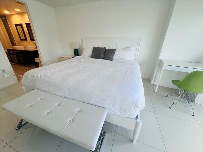 Building Photo - 485 Brickell Ave