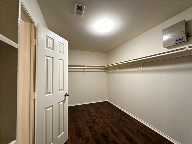 Building Photo - 1707 Magnolia Lake Ln