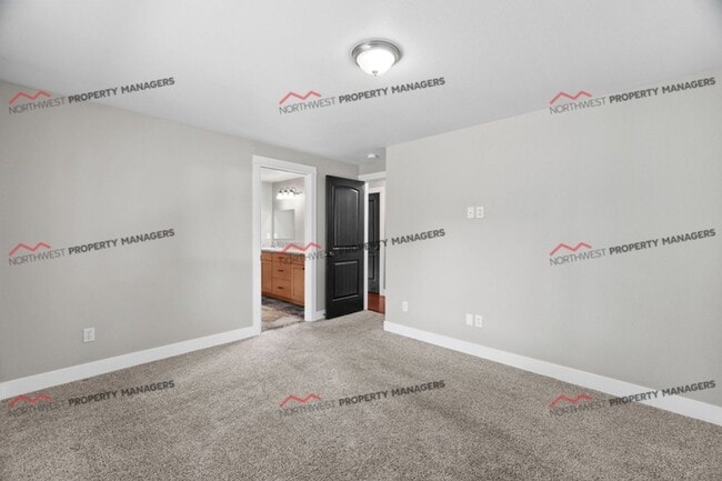 Building Photo - STATUS: AVAILABLE | R37 | $2295  **** MOVE IN SPECIAL ****