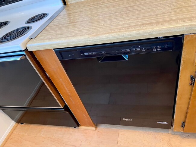 Building Photo - ***Waterfront Condo W/S/T INCLUDED!