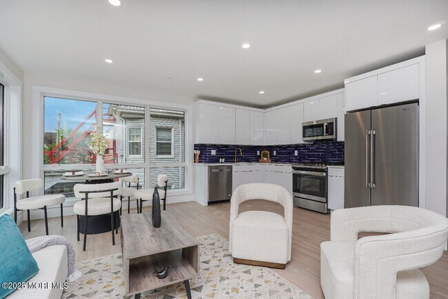 Building Photo - 27 3rd Ave