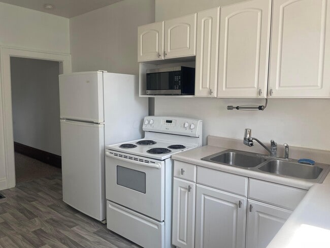Building Photo - 273 Thurman Ave