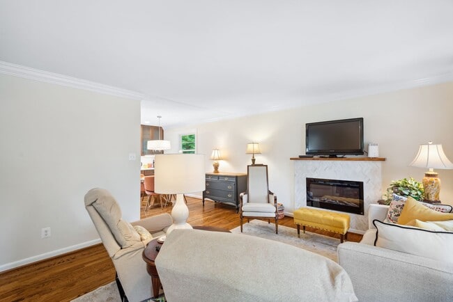 Building Photo - Totally update and impeccably maintained 4...