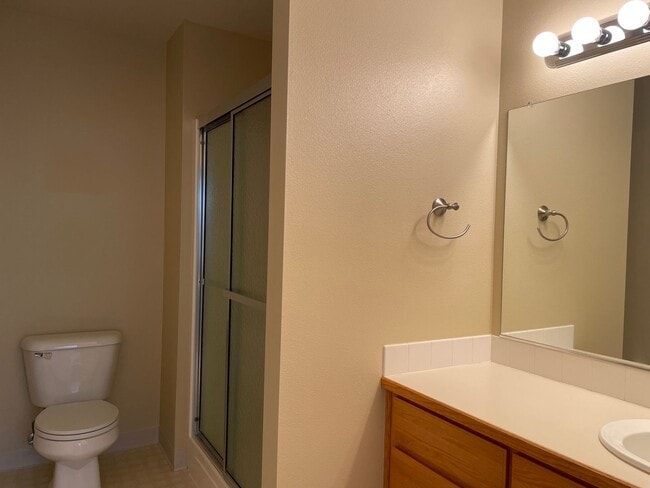 Building Photo - Beautiful and Well Maintained 2 Bed and 2....