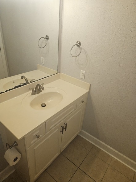 Building Photo - 802 E Main St