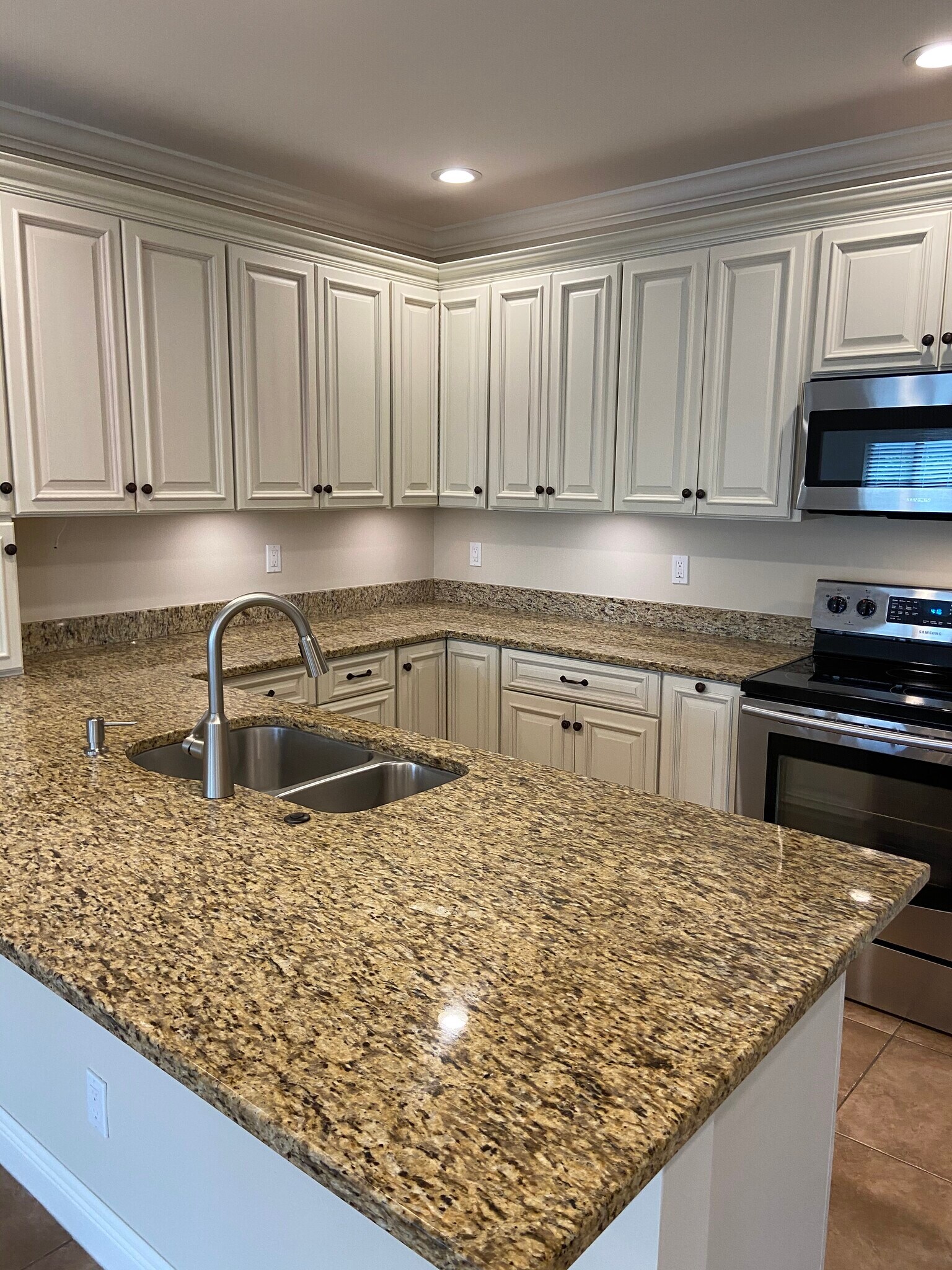 Building Photo - 4412 Vanda Dr