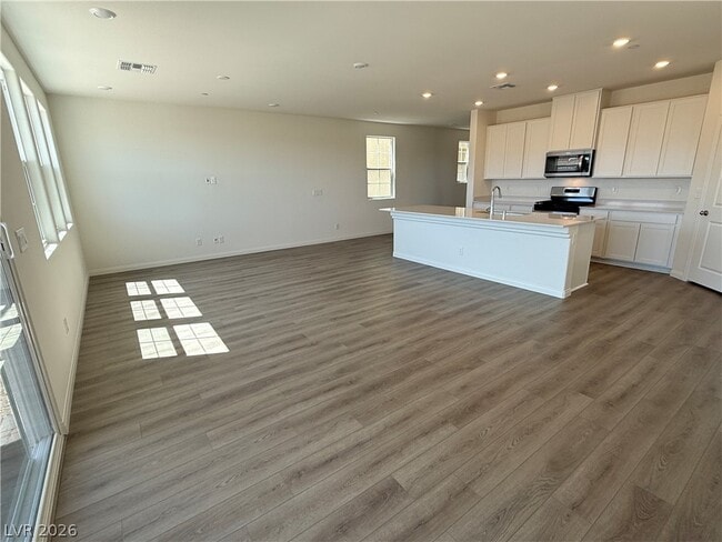 Building Photo - 2766 Tricase St