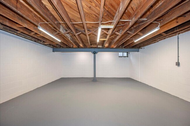 Building Photo - 116-118 Linden Avenue