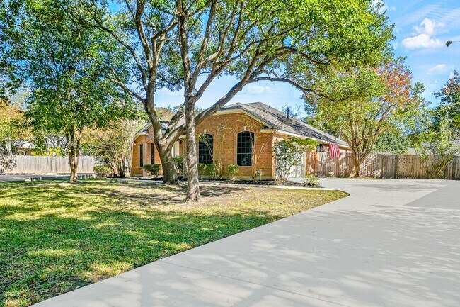 Building Photo - 8615 Traciney Blvd