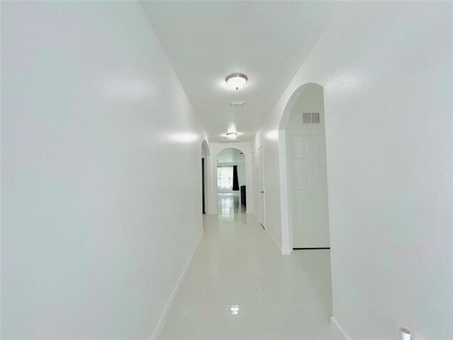 Building Photo - 518 SW Natalie Terrace