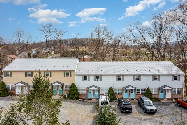 Building Photo - Welcome to our cozy 2-bedroom, 1-bathroom ...