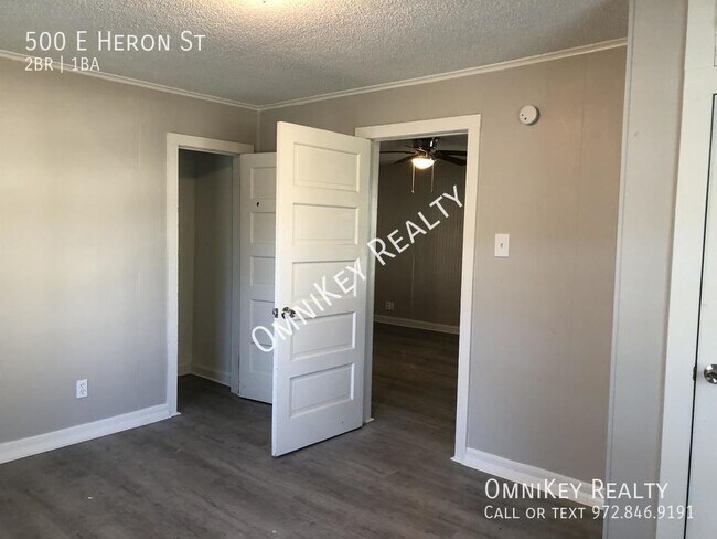 Building Photo - 500 E Heron St