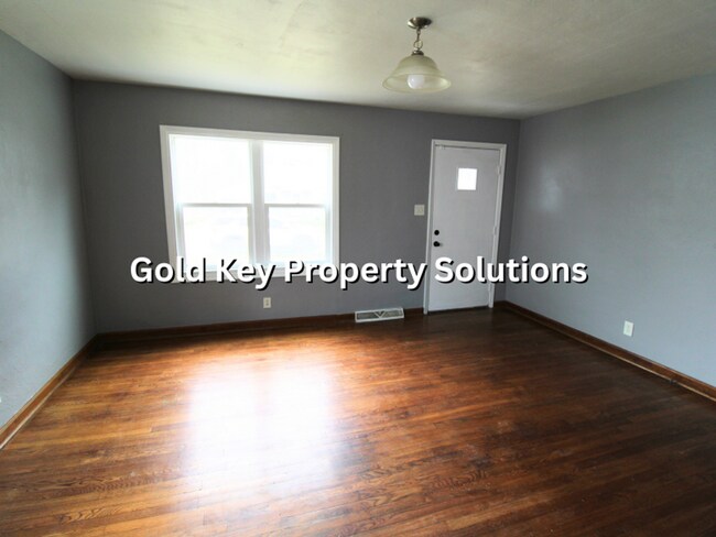 Building Photo - MEADOWBROOK AREA 2 BR 1 BA House with Central Air and Garage (NO SECTION 8)