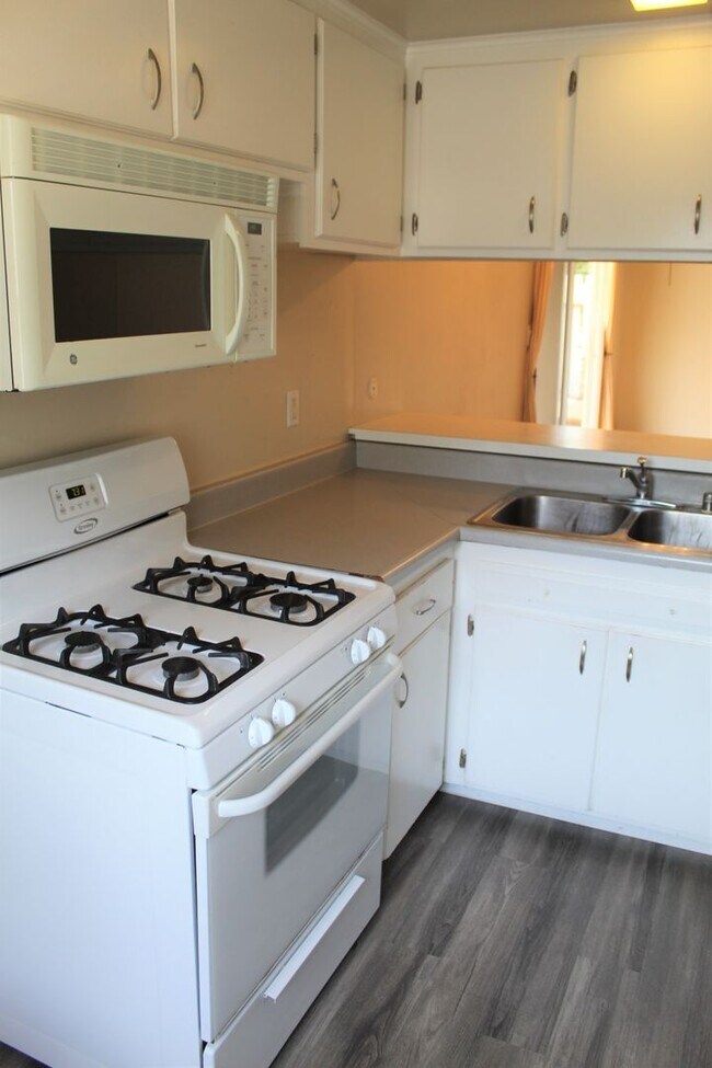 Building Photo - 2593bay