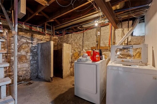 Building Photo - 3308 Wood Ave