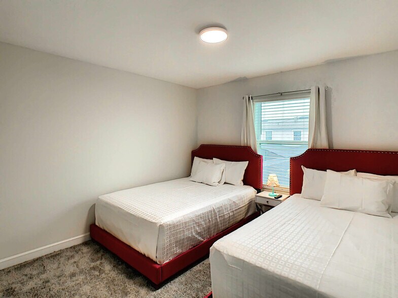 Building Photo - 2865 Simile St