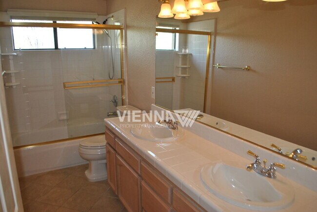 Building Photo - 5325 Thunder Ridge Cir