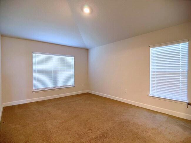 Building Photo - 4549 SE 25th Loop