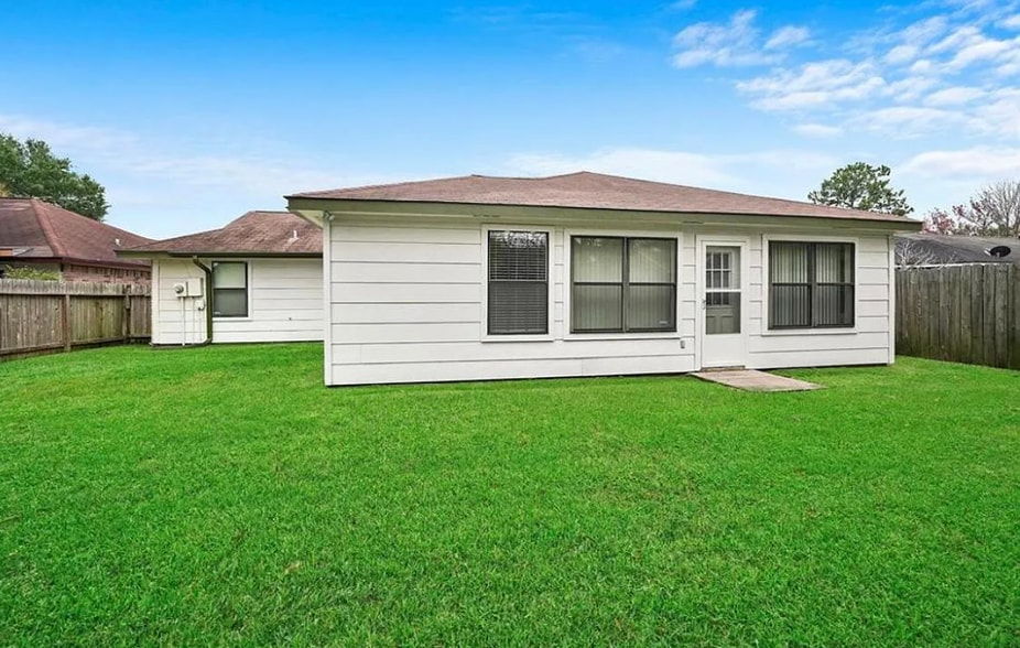 Building Photo - 1219 Lynn Ln