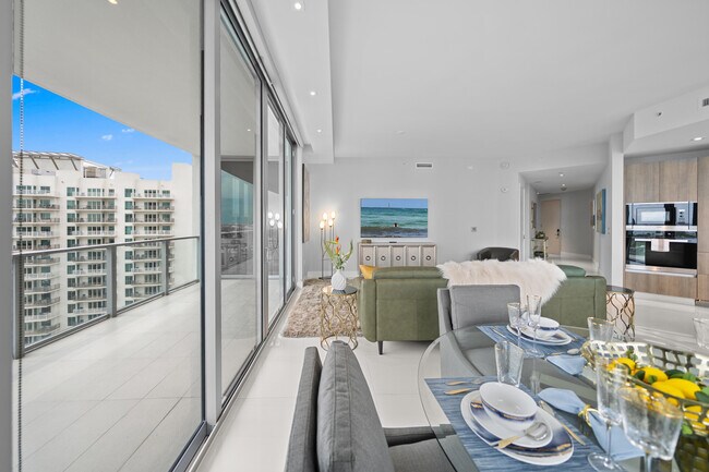 Building Photo - 3100 N Ocean Dr