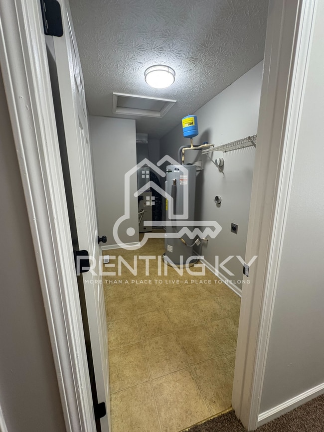Building Photo - 2-Bed, 1.5-Bath Duplex/Townhome with Garage!