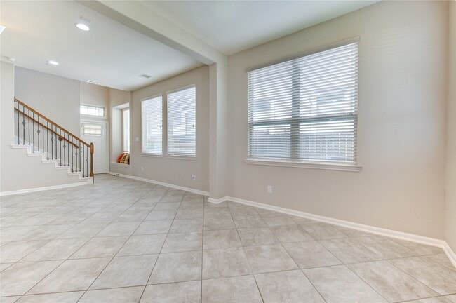 Building Photo - 12130 La Strada St