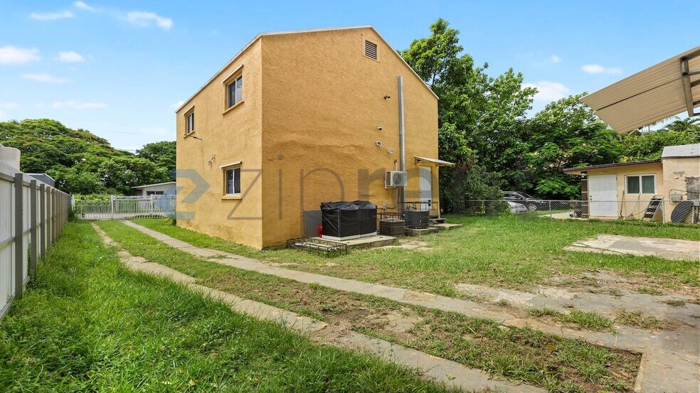Building Photo - Unit